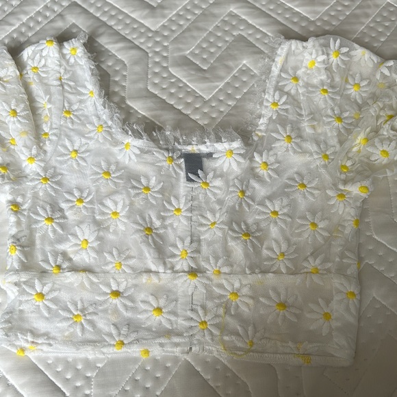 Daisy Mesh Top - Picture 2 of 2